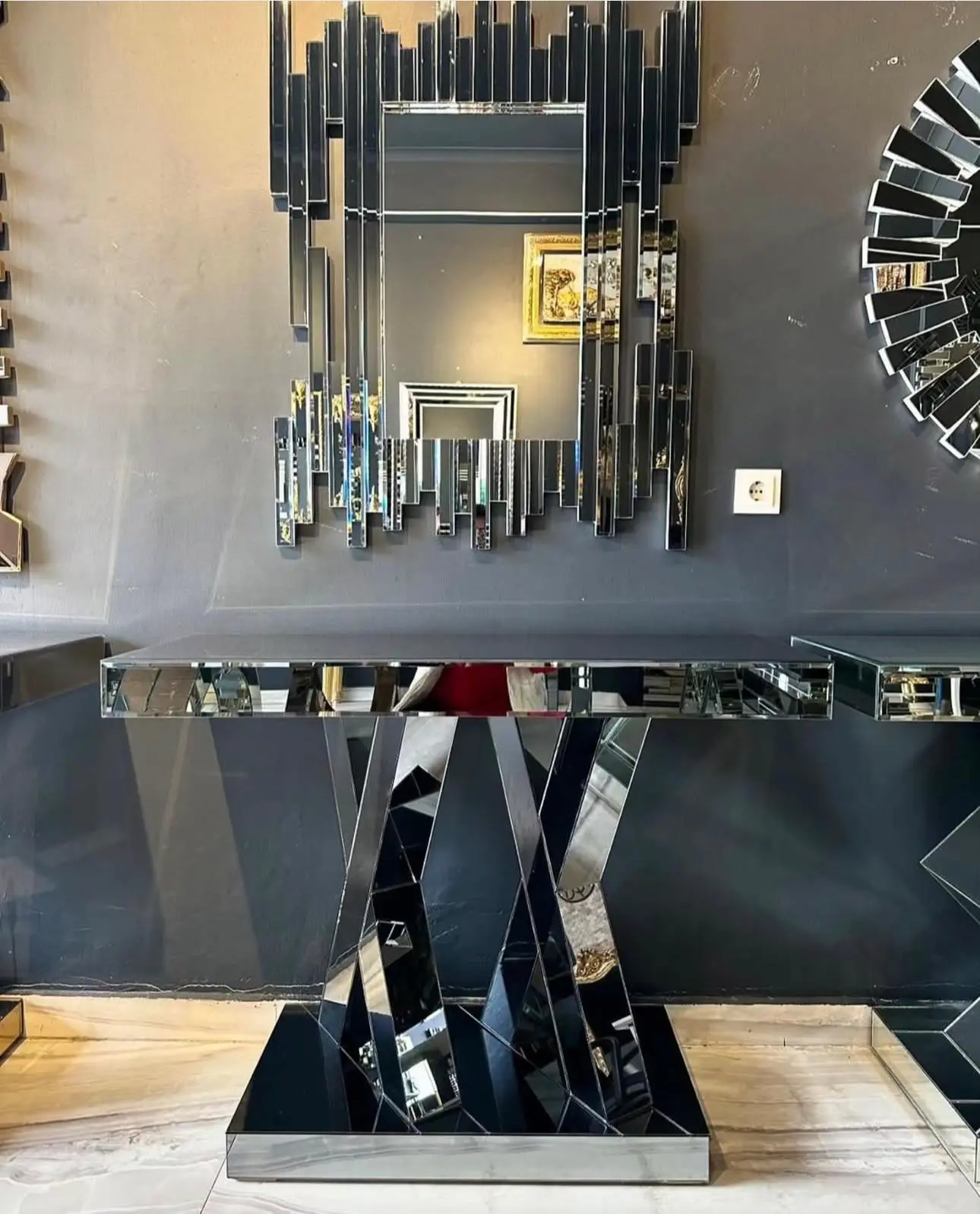 ardic-mobilya-modern-aynali-dresuar-geometrik-ayakli-0655.webp Modern Aynalı Dresuar – Geometrik Ayaklı Lüks Dresuar - Görsel 1