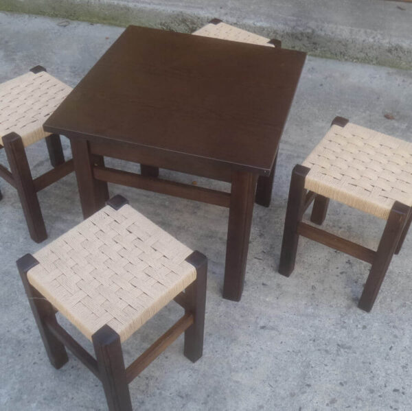 cay-ocagi-icin-ahsap-sabit-ayak-masa-ve-hasirli-tabure-seti-43053-1