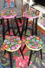 ev-dekorasyon-renkli-desenli-mutfak-bar-tabureleri-43041